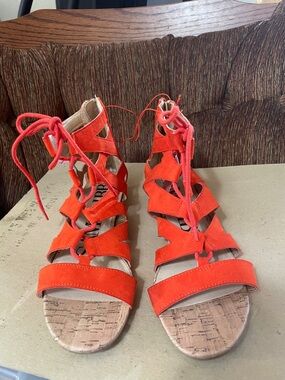 Sam And Libby Women's Orange Ghillie Gladiator Sandals. NWT. Size 10.